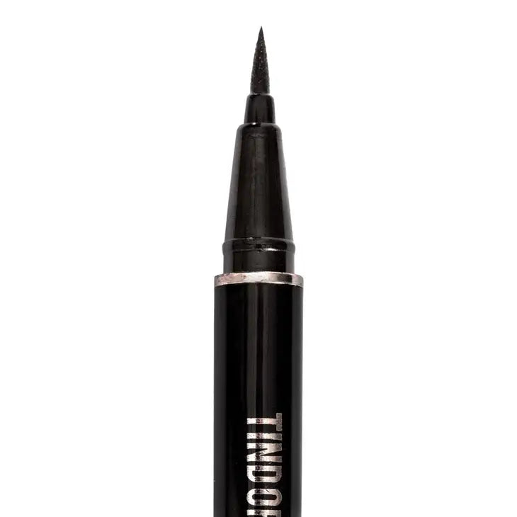 Flytende eyeliner fra Tind of Norway, fargen svart.