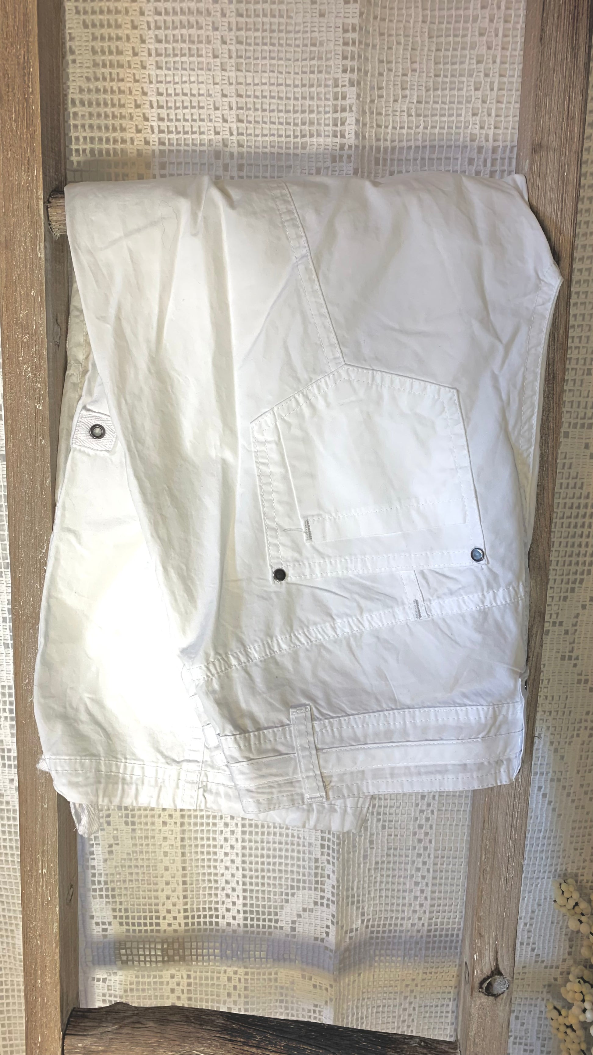 Hvit caprijeans str M . Merket Ze ze style