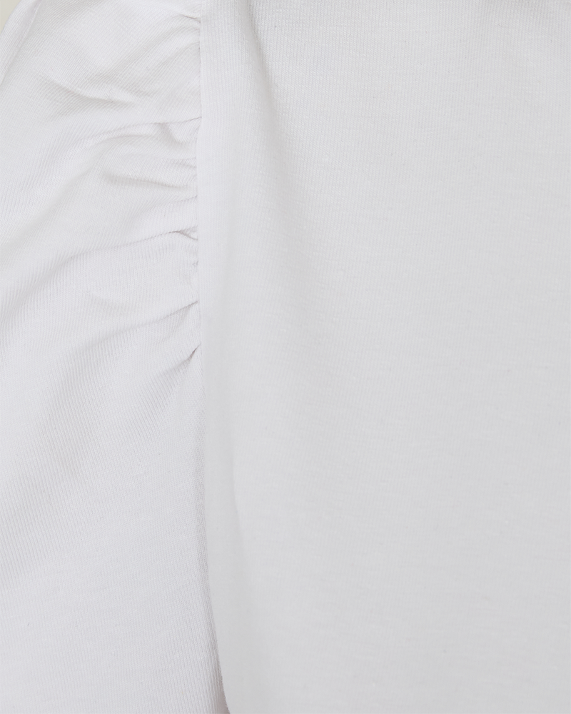 T-shirt med puffermer i mykt bomull fra freequent. Fargen brilliant white.
