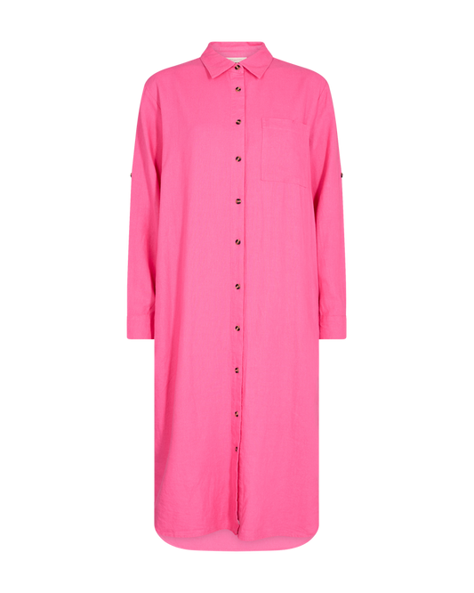 Lang skjorte i klassisk stil fra Freequent, i fargen Carmine rose